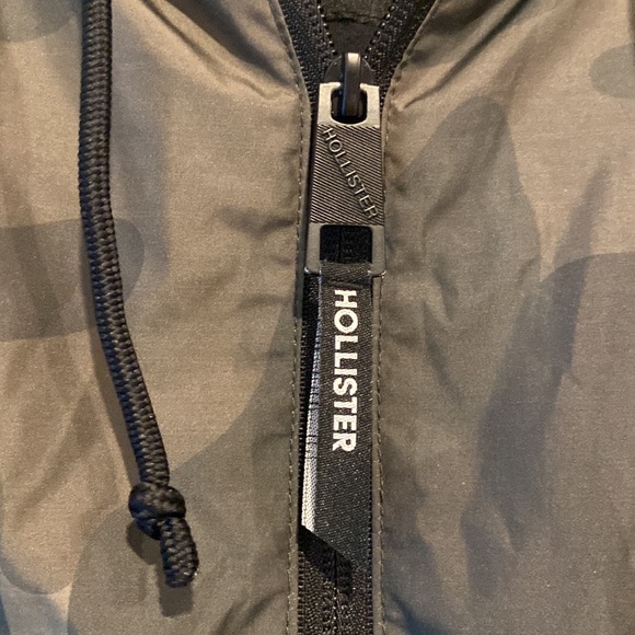 Hollister cropped camouflage jacket 💕 Small EUC this is a great piece!! - Picture 10 of 11